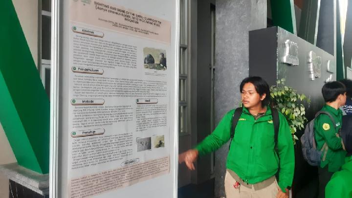 Wildan Syah mahasiswa semester 2 Program Studi Biologi FMIPA UNPAK yang tergabung dalam tim peneliti keanekaragaman hayati menjelaskan tentang kondisi beran-berang di DAS Ciliwung yang keberadaannya mulai memprihatinkan. Bogor, 13-14 Mei 2024. FOTO/M Sidik Permana (Sumber: tekno.tempo.co)